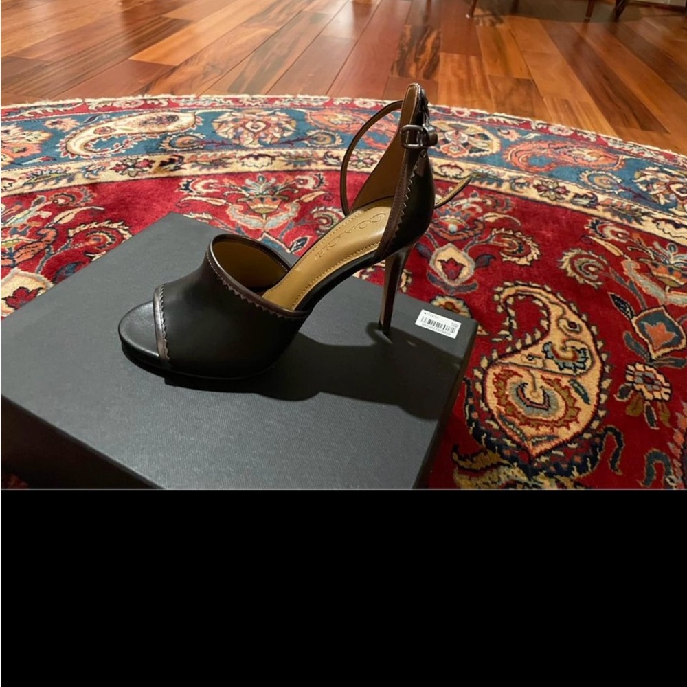 Authentic coach sandals size 7. Brand new.